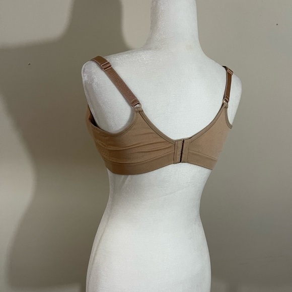 Hanes sz 2 XL bra in a caramel color with a lace accent on the bust line - Picture 3 of 10